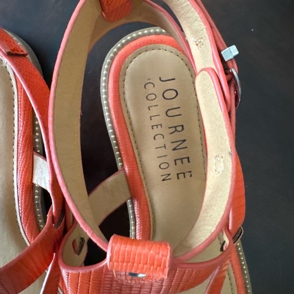 Journee Collection
Women's Tangie Ankle Strap Flat Sandals size 7 - Picture 5 of 5